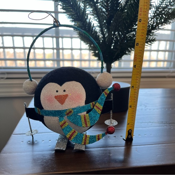 Pier 1 Penguin Glitter Ornament Skiing Scarf Whimsical - Picture 7 of 8